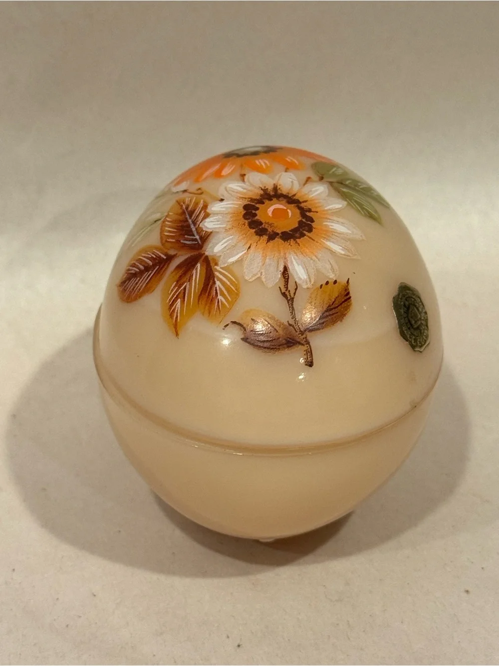 Vintage WESTMORELAND Handpainted Daisy Milk Glass Footed Peach Egg Trinket Box